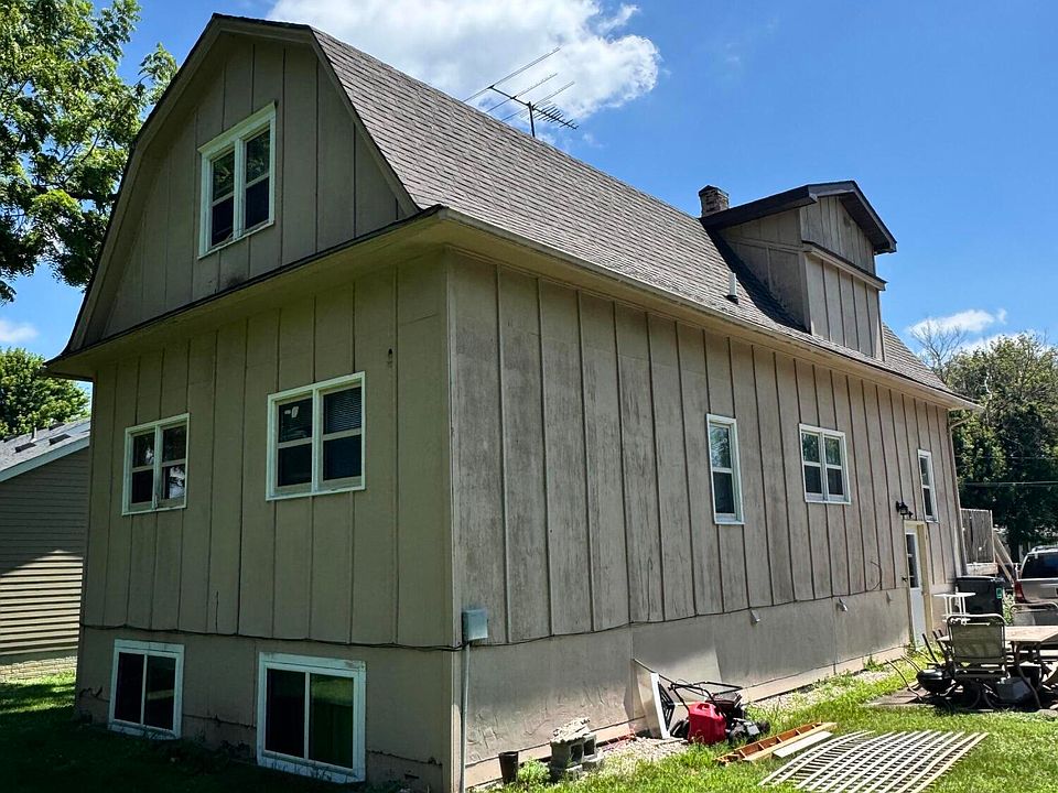 2nd image of 215 Cedar St