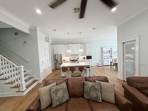 3rd image of 336 Pierre Point Pvt Ln