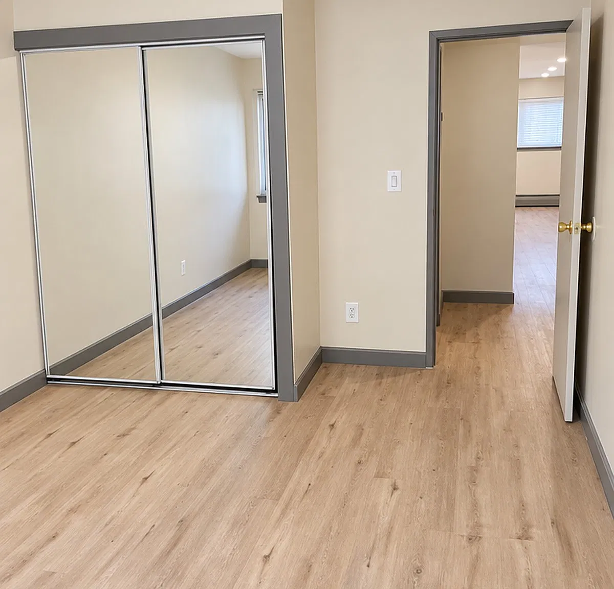 3 bed, 1100 sqft, $1,800 — Photo 2
