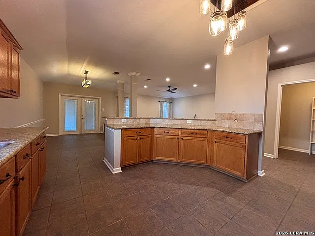 3 bed, 2.0 bath, 1730 sqft, $2,300 — Photo 3
