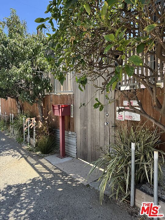 1st image of 2416 Walnut Ave