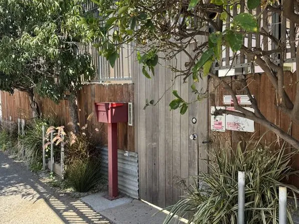 2416 Walnut Ave, Venice, CA 90291