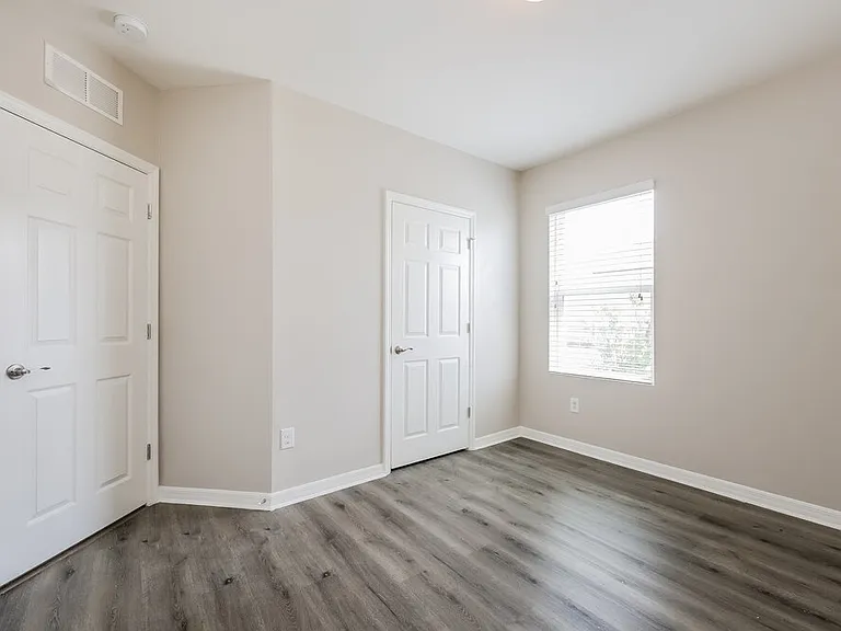 627 SW 27th Ter — Photo 17