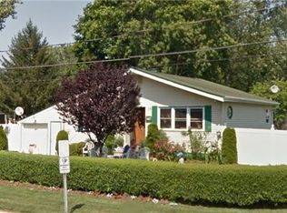 117 Chapel Hill Dr, Brentwood, NY 11717