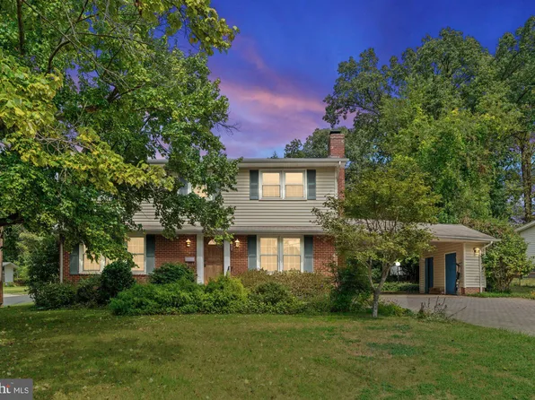 8612 Cottage St SW, Vienna, VA 22180