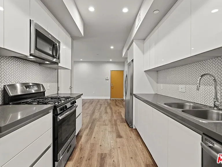 838 N Hudson Ave #101 — Photo 2