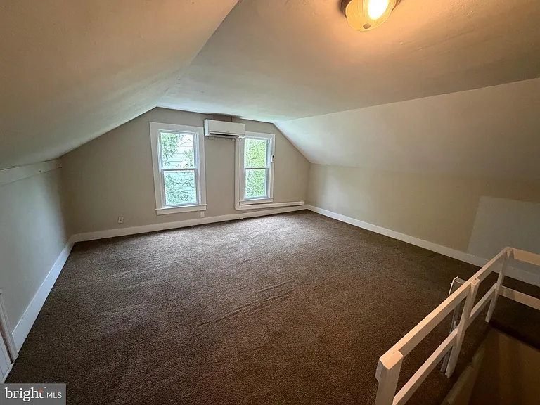 572 Columbia Ave — Photo 14