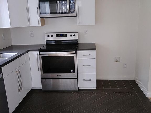 3rd image of 430 S Saint Andrews Pl #111