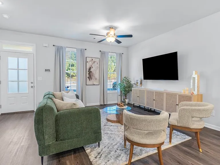 465 Collins Industrial Way — Photo 6