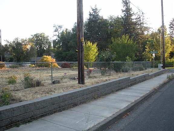 3rd image of 1445 NW Washington Blvd
