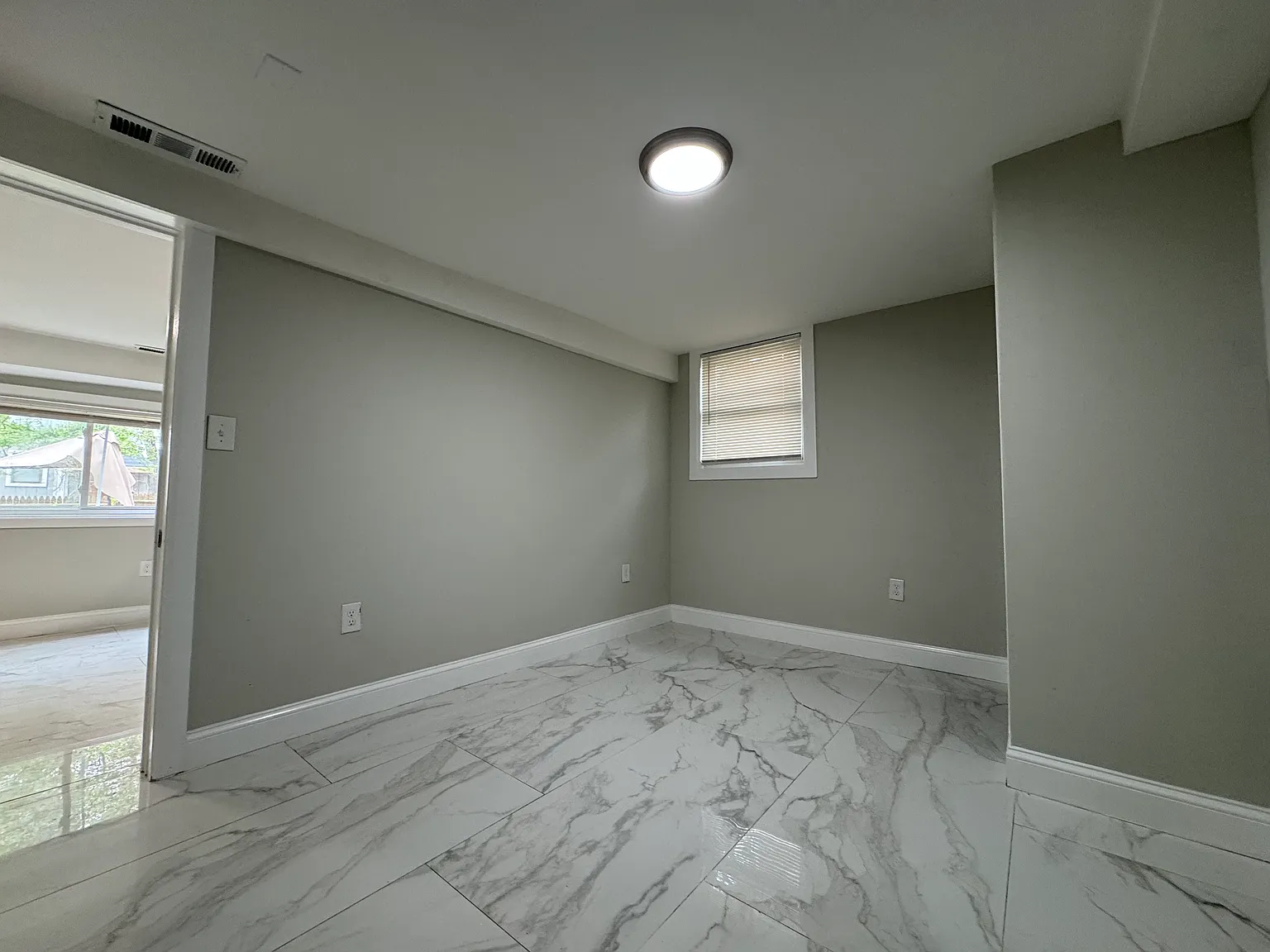4 bed, 1100 sqft, $2,245 — Photo 4