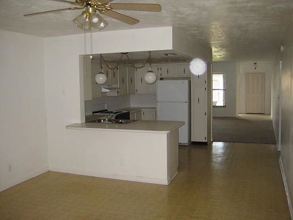 4th image of 7810 NW 70th Ct