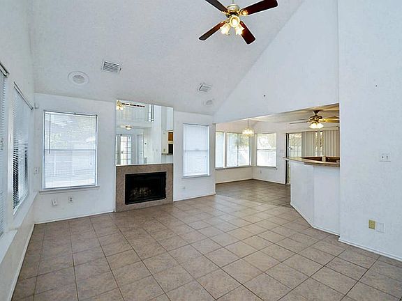 5th image of 13825 Royal Oak St