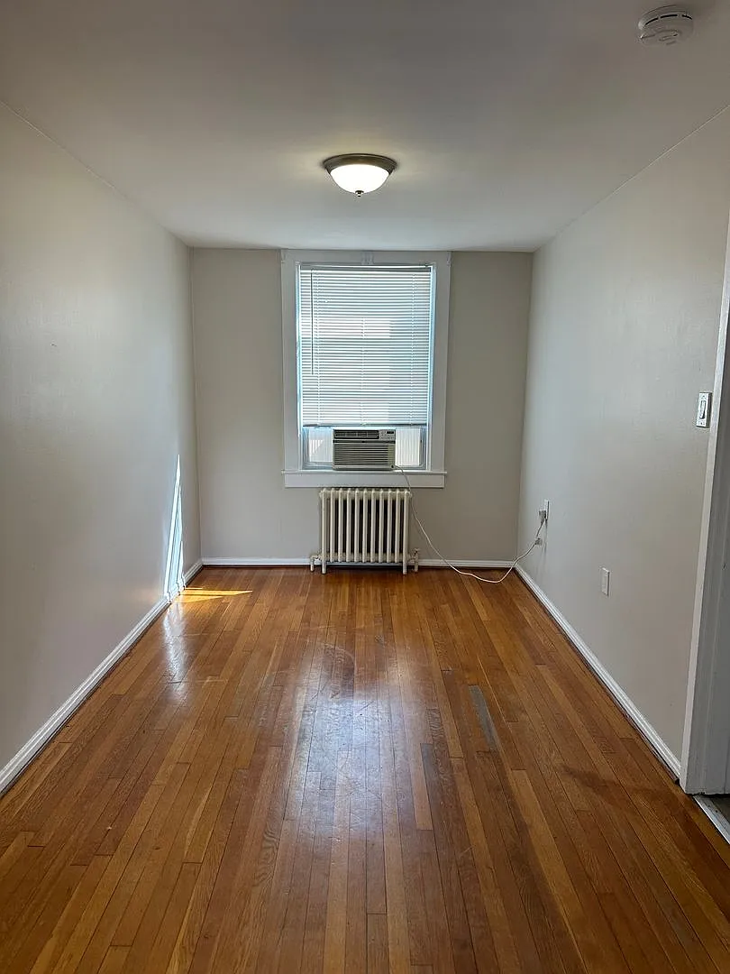 19-49 West Bond Street — Photo 3