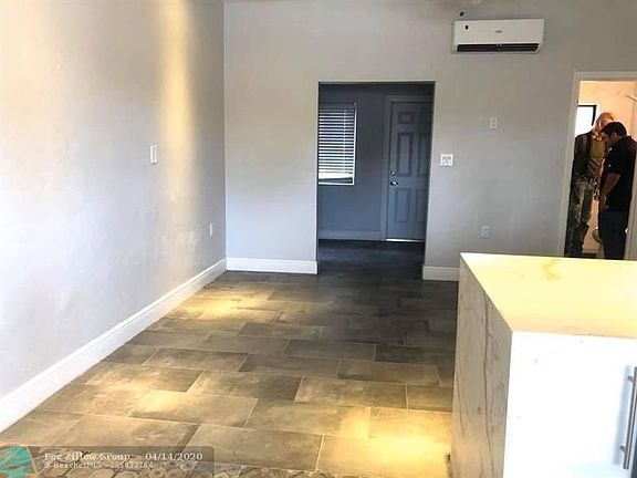 3rd image of 824 NE 4th St #302