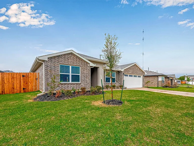 3418 Lake Landing Ln — Photo 2