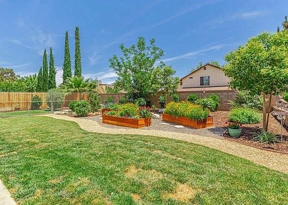 4th image of 43414 Carol Dr
