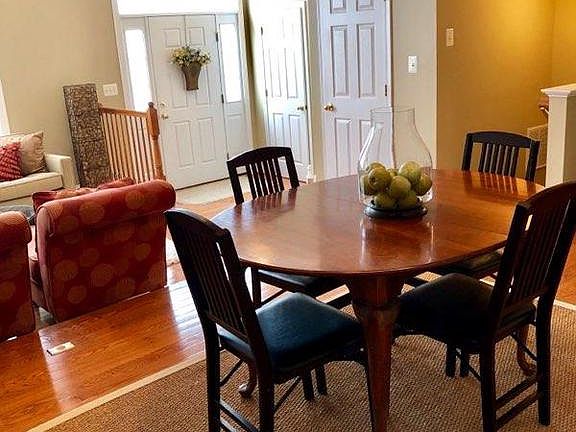 5th image of 839 Bluefield Sq NE