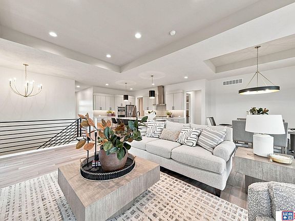 4th image of 8038 S 43rd St
