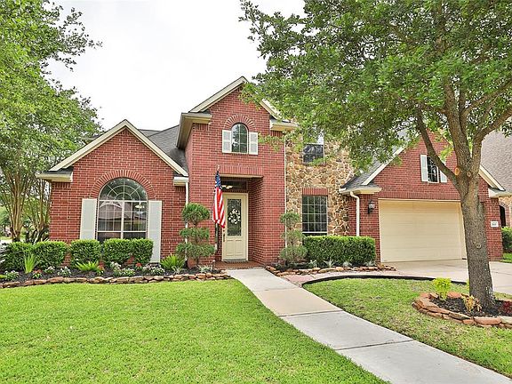 The home sits on a large, corner lot near the main gated entrance. Sidewalks make it easy for you and your family to walk, bike or jog to all the neighborhood amenities.