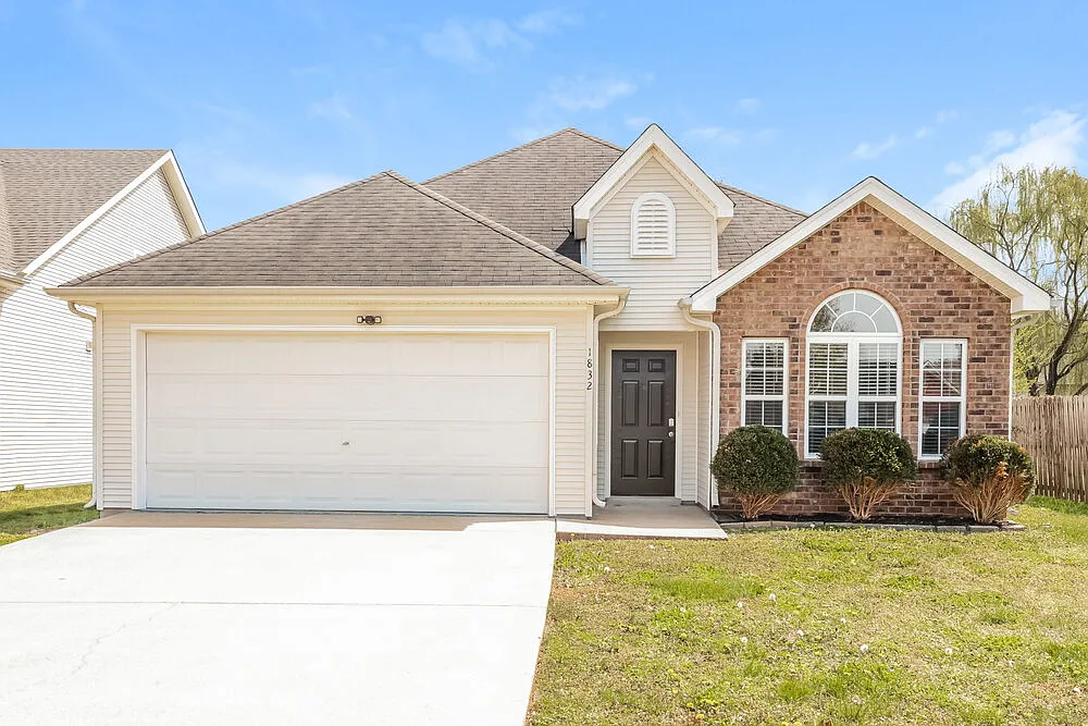 3 bed, 2.0 bath, 1327 sqft, $2,065 — Photo 1