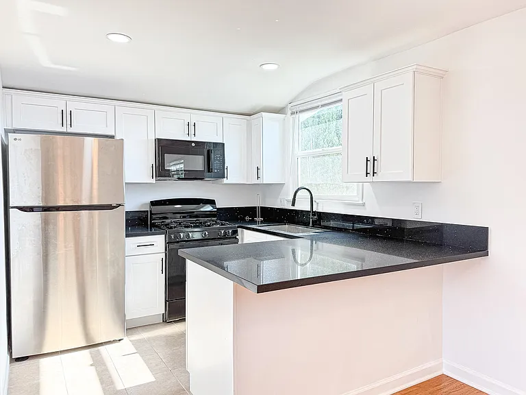 331 W Windsor Rd #1 — Photo 6