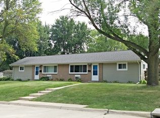 903 1/2 Heefner St, Hiawatha, IA 52233