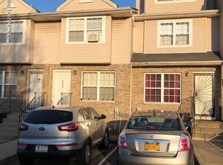 265 Skyline Dr, Staten Island, NY 10304