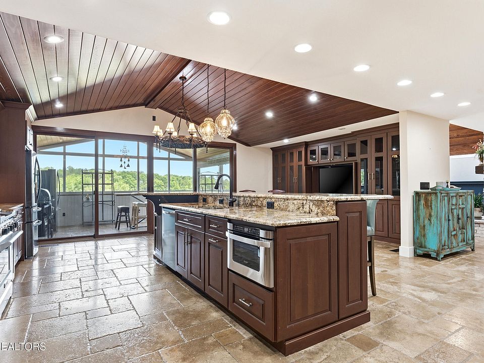 22nd image of 401 Gholdston Dr