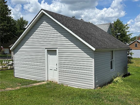 5th image of 305 Janeway St