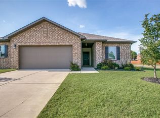 401 Willow Creek Dr, Glenn Heights, TX 75154