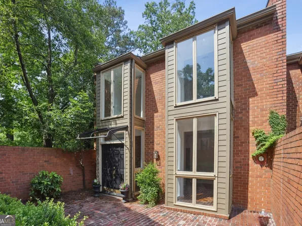 49 Willow Gln, Atlanta, GA 30342