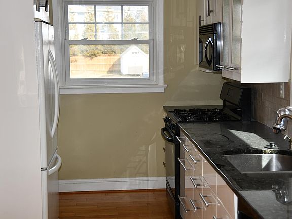 3rd image of 937 N Edgewood St