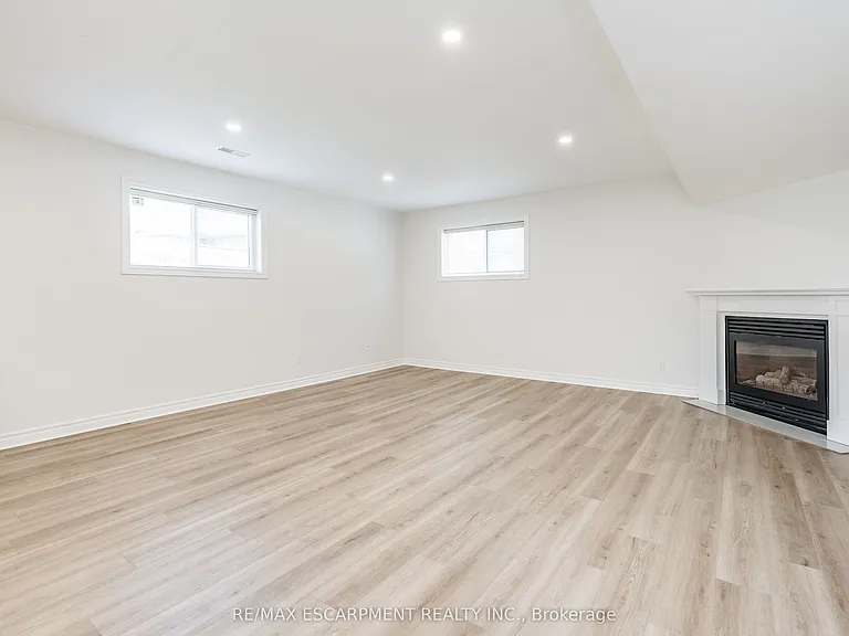 7669 Alpine Dr #LOWER — Photo 7