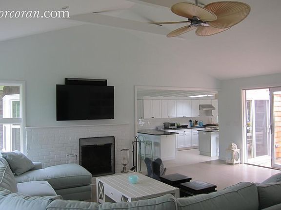 3rd image of 41 Hampton Ln