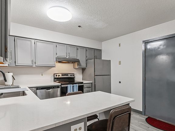 5th image of 30 Lincoln Ave #15