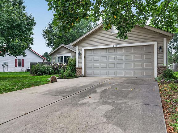 3rd image of 2014 Wellesley Ln