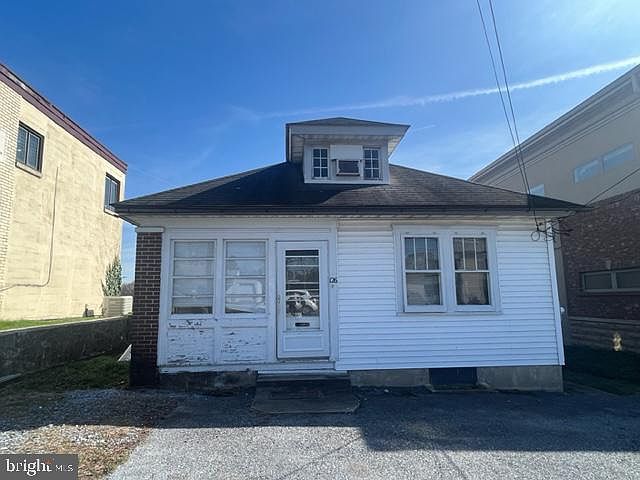 1st image of 1126 E Chocolate Ave