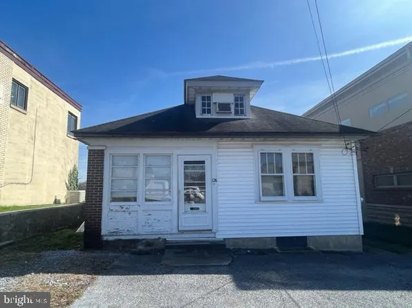 1126 E Chocolate Ave, Hershey, PA 17033