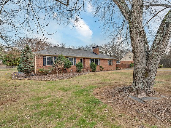 3rd image of 321 Shadowbrook Dr