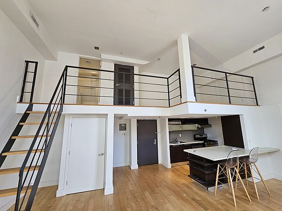 3rd image of 164 Grand St APT 2A