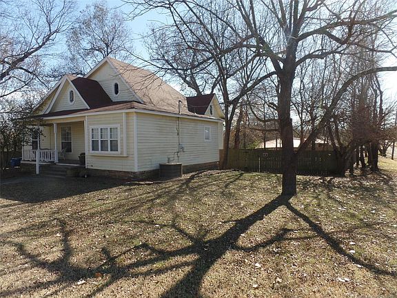 4th image of 24 Townsend Ave