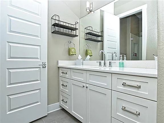 5th image of 1008 Villa Hill Dr