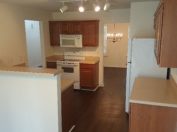 5th image of 402 Bentridge Dr
