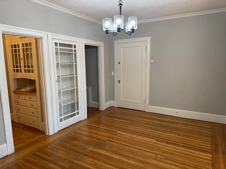 2220 Lakeshore Ave #1-6 — Photo 3