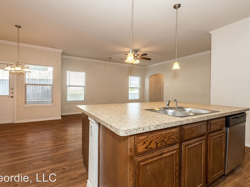 1st image of 1025 Newcastle Dr