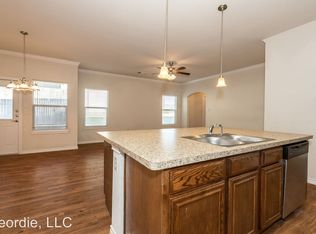 1038 Newcastle Dr, Weatherford, TX 76086