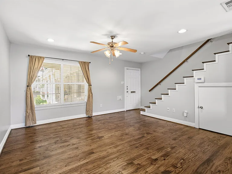 4734A Bradford Dr — Photo 8