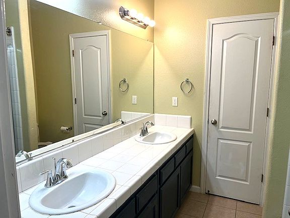 4th image of 5193 W Hunter Ave