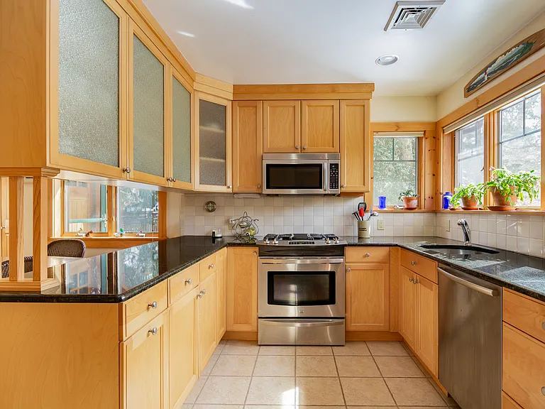 137 Norfolk Dr — Photo 9